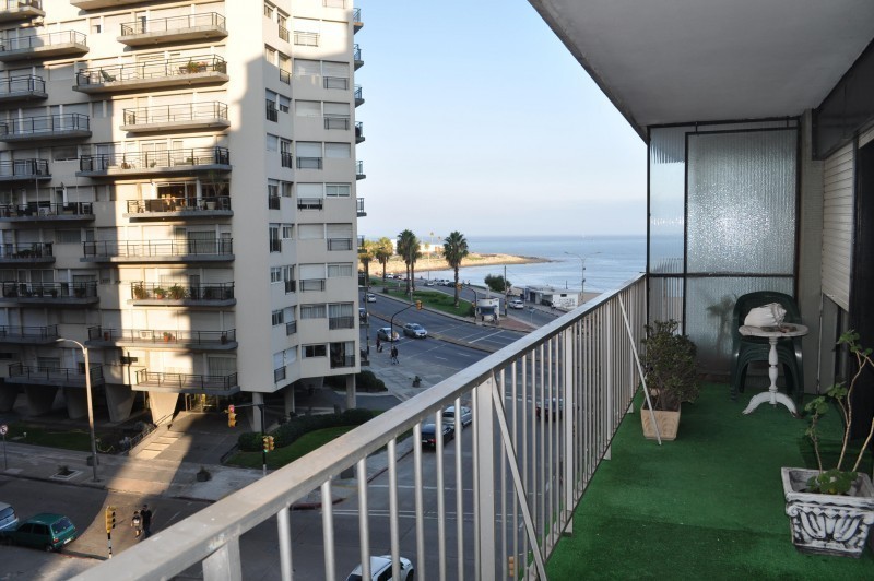 Apartamento de 2 dorm. en venta en Edificio Club Banco República, Benito Blanco esq. Buxareo, Pocitos